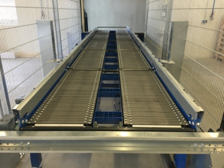 Plate conveyors are suited for the transport of Euro pallets, industry pallets or box pallets.